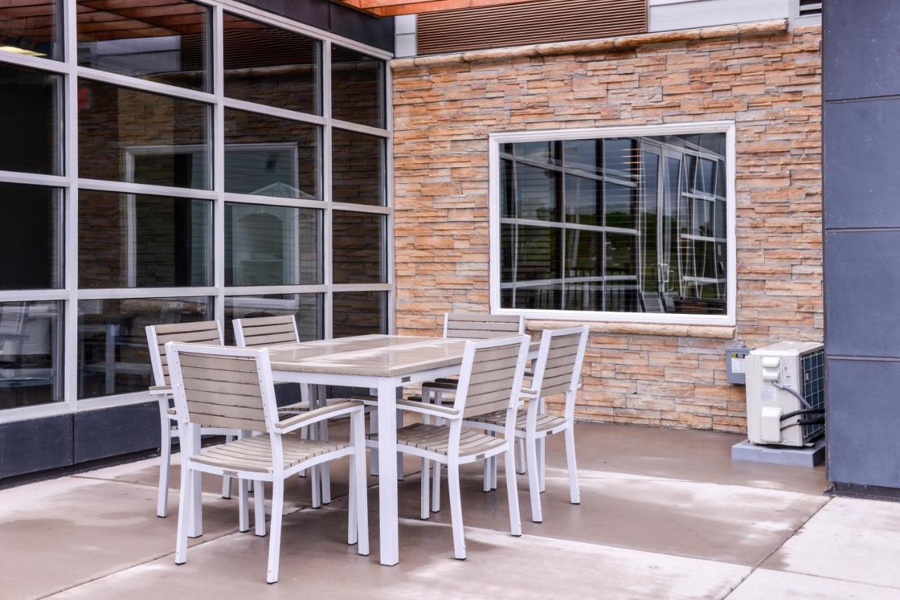 Country Inn & Suites By Radisson, Ft Atkinson, Wi Fort Atkinson Exterior foto
